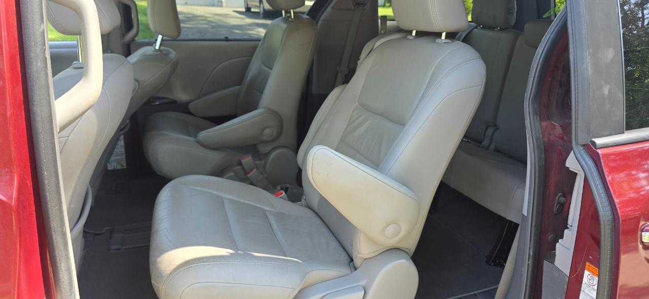 Toyota Sienna Limited Premium 7-Passenger 2019