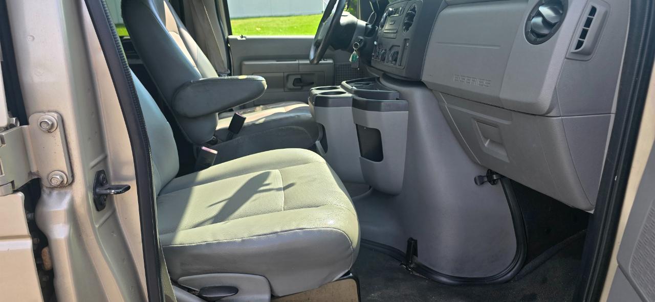 Ford Econoline E-250 2014