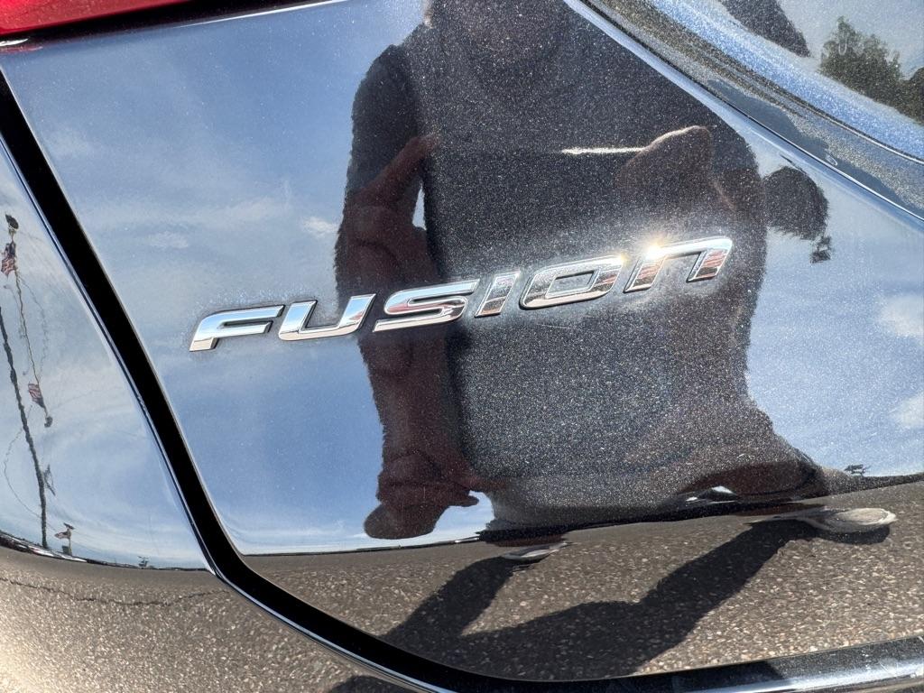 Ford Fusion Hybrid SE FWD 2017