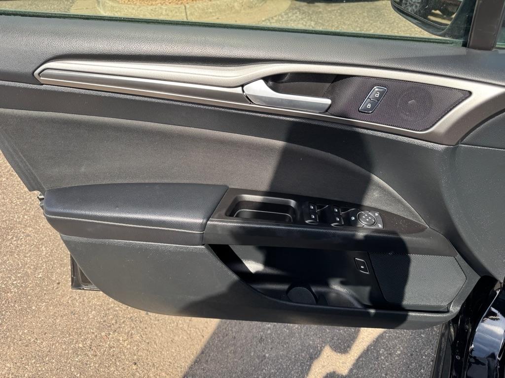 Ford Fusion Hybrid SE FWD 2017