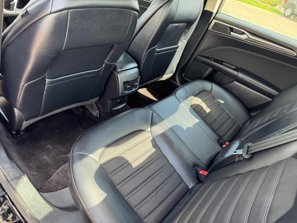 Ford Fusion Hybrid SE FWD 2017