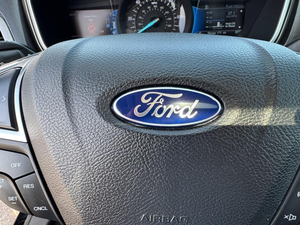 Ford Fusion Hybrid SE FWD 2017