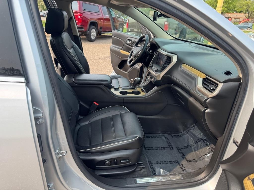 GMC Acadia AWD 4dr Denali 2017