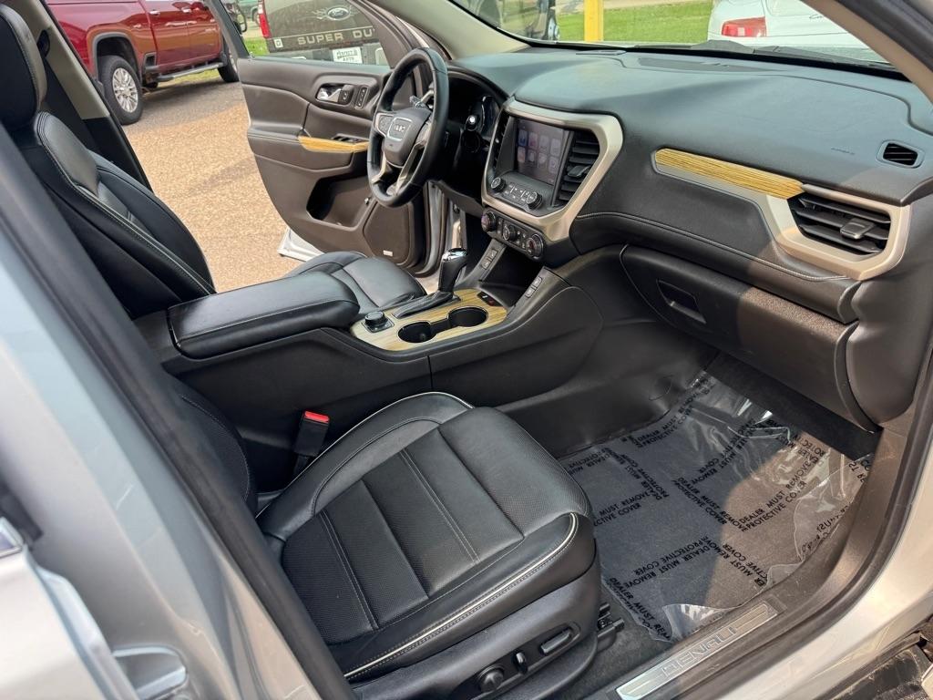 GMC Acadia AWD 4dr Denali 2017