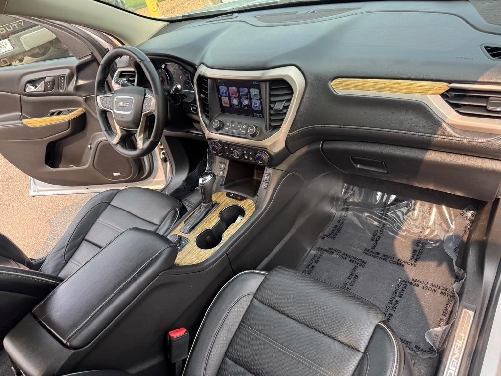GMC Acadia AWD 4dr Denali 2017