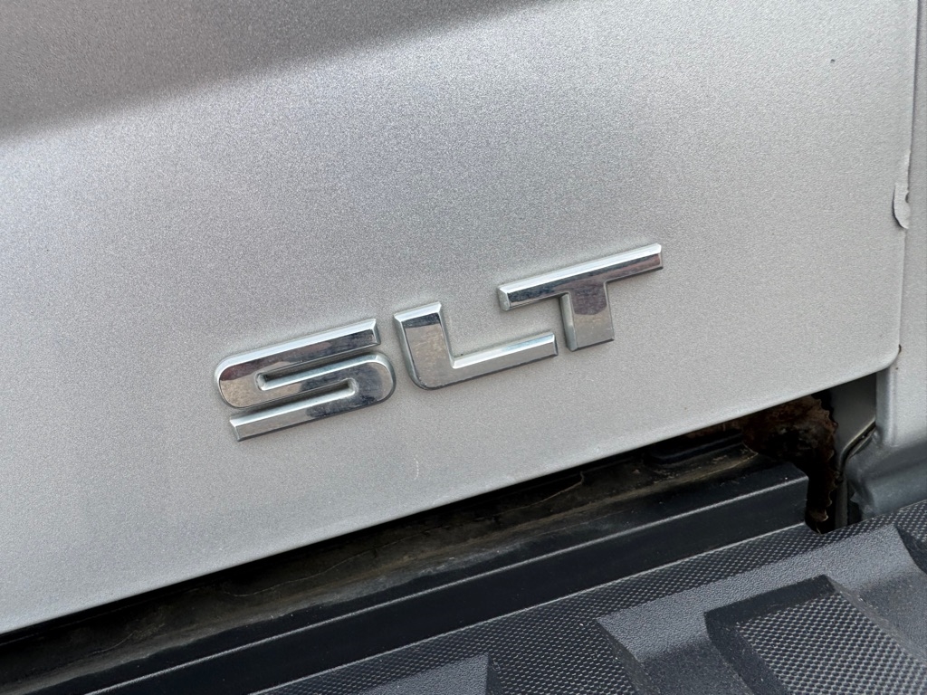 GMC Sierra 1500 4WD Crew Cab 143.5" SLT 2017 GMC Sierra 1500 4WD Crew Cab 143.5" SLT 2017