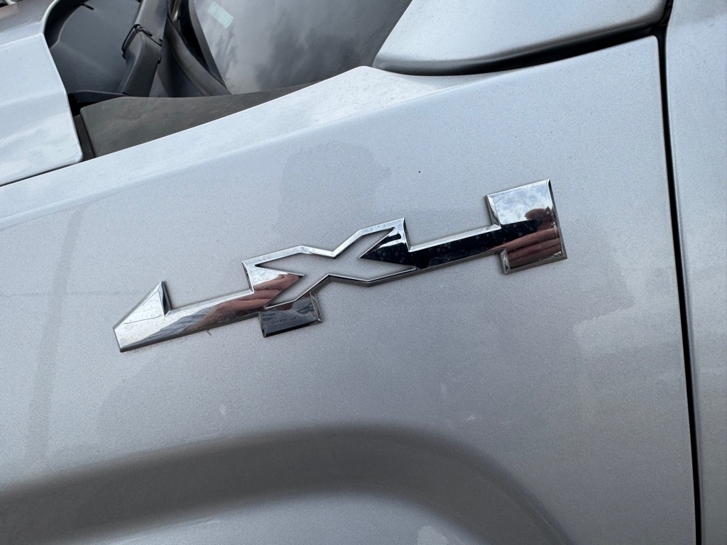 GMC Sierra 1500 4WD Crew Cab 143.5" SLT 2017 GMC Sierra 1500 4WD Crew Cab 143.5" SLT 2017