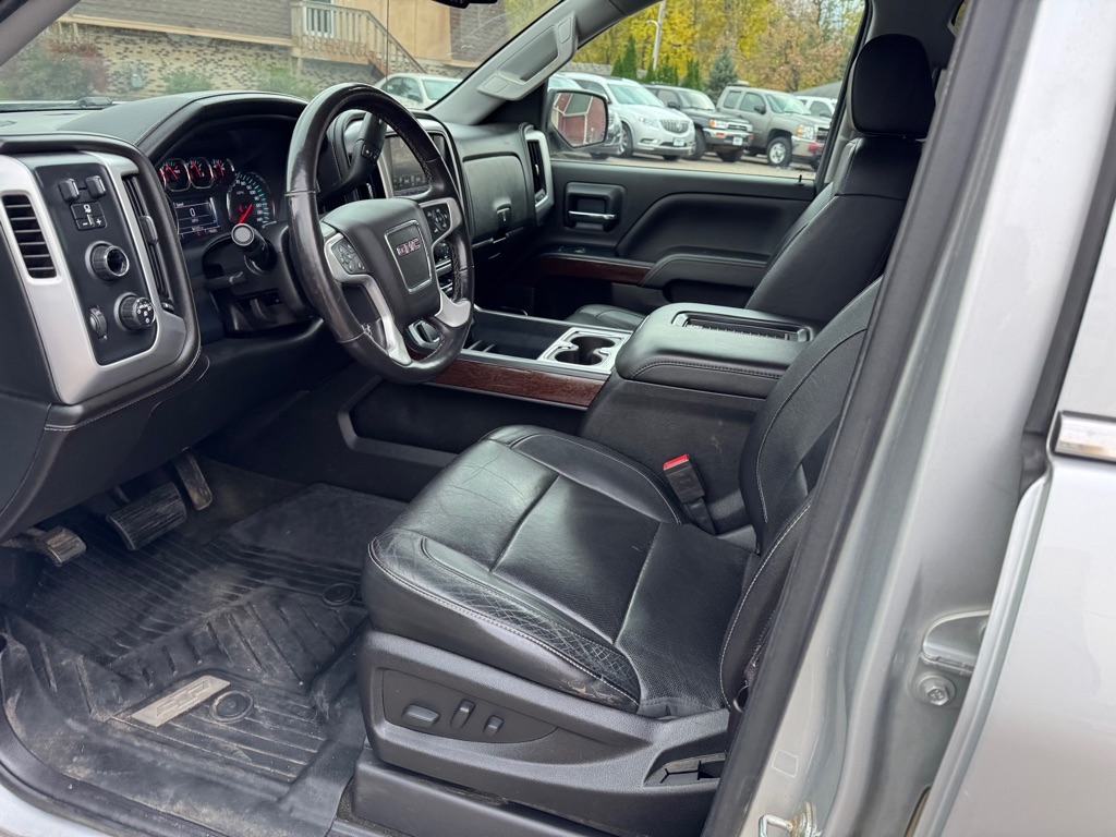 GMC Sierra 1500 4WD Crew Cab 143.5" SLT 2017 GMC Sierra 1500 4WD Crew Cab 143.5" SLT 2017