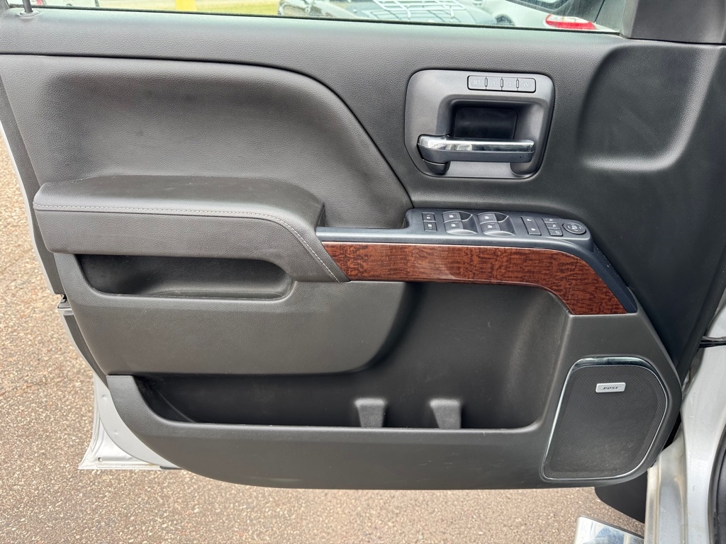 GMC Sierra 1500 4WD Crew Cab 143.5" SLT 2017 GMC Sierra 1500 4WD Crew Cab 143.5" SLT 2017