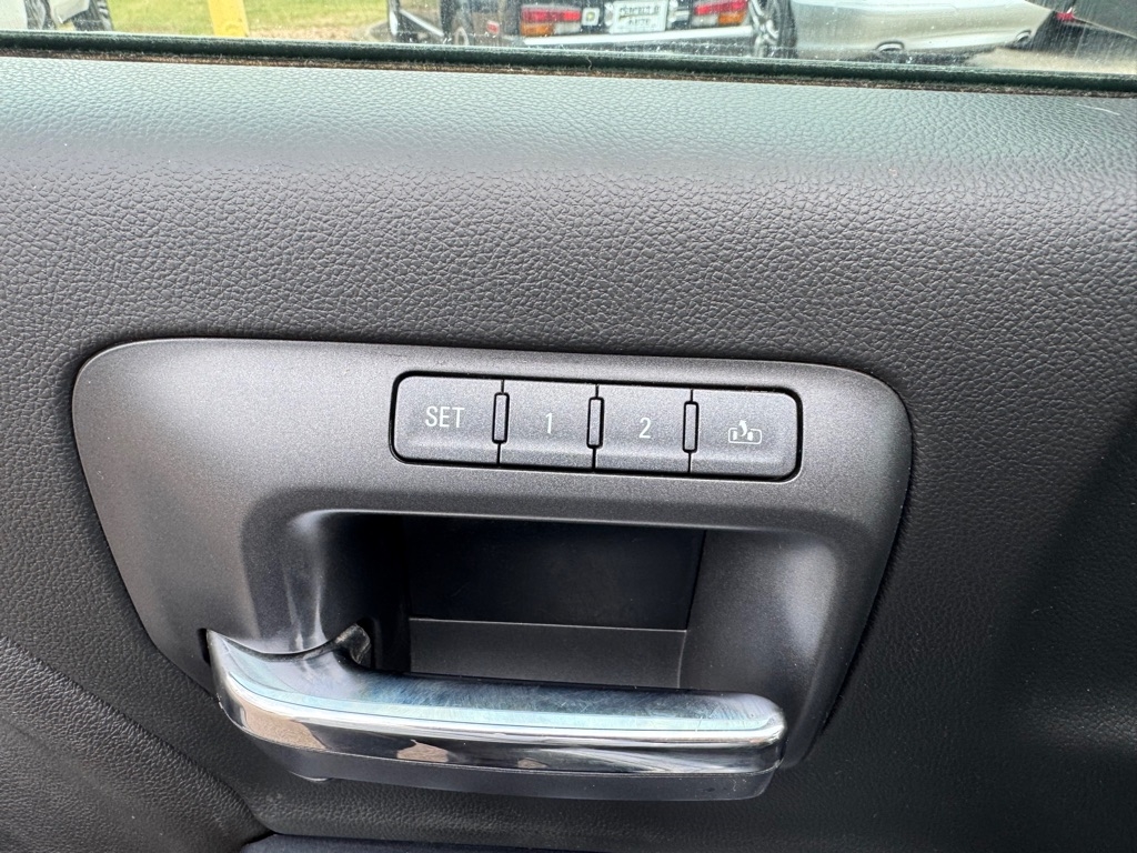 GMC Sierra 1500 4WD Crew Cab 143.5" SLT 2017 GMC Sierra 1500 4WD Crew Cab 143.5" SLT 2017