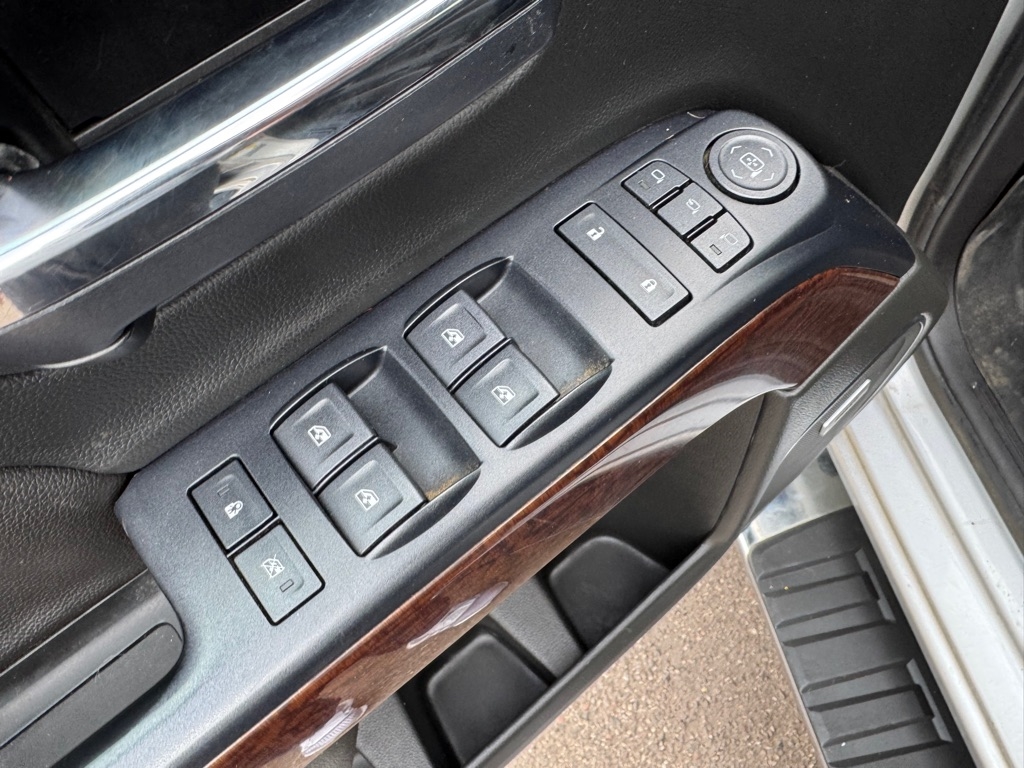 GMC Sierra 1500 4WD Crew Cab 143.5" SLT 2017 GMC Sierra 1500 4WD Crew Cab 143.5" SLT 2017