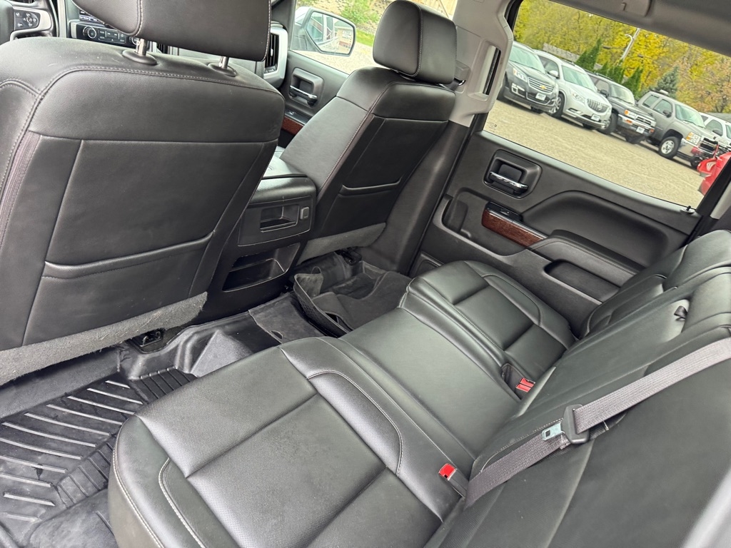 GMC Sierra 1500 4WD Crew Cab 143.5" SLT 2017 GMC Sierra 1500 4WD Crew Cab 143.5" SLT 2017