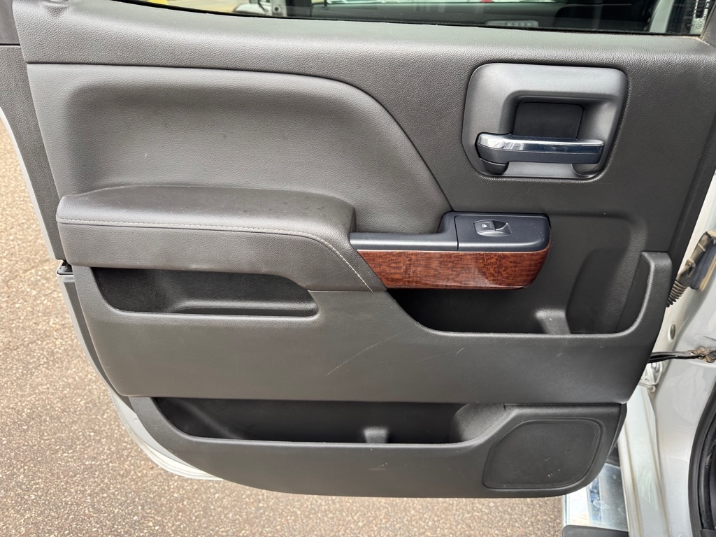 GMC Sierra 1500 4WD Crew Cab 143.5" SLT 2017 GMC Sierra 1500 4WD Crew Cab 143.5" SLT 2017