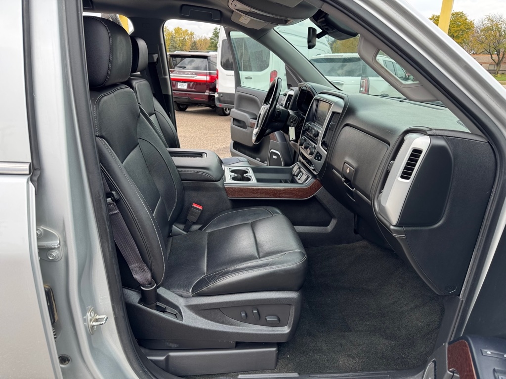 GMC Sierra 1500 4WD Crew Cab 143.5" SLT 2017 GMC Sierra 1500 4WD Crew Cab 143.5" SLT 2017