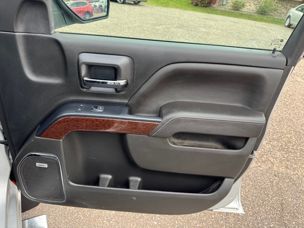 GMC Sierra 1500 4WD Crew Cab 143.5" SLT 2017 GMC Sierra 1500 4WD Crew Cab 143.5" SLT 2017