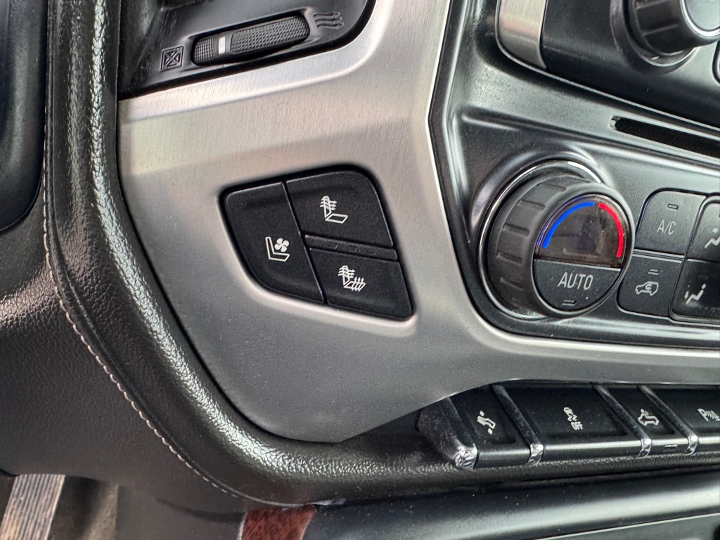 GMC Sierra 1500 4WD Crew Cab 143.5" SLT 2017 GMC Sierra 1500 4WD Crew Cab 143.5" SLT 2017