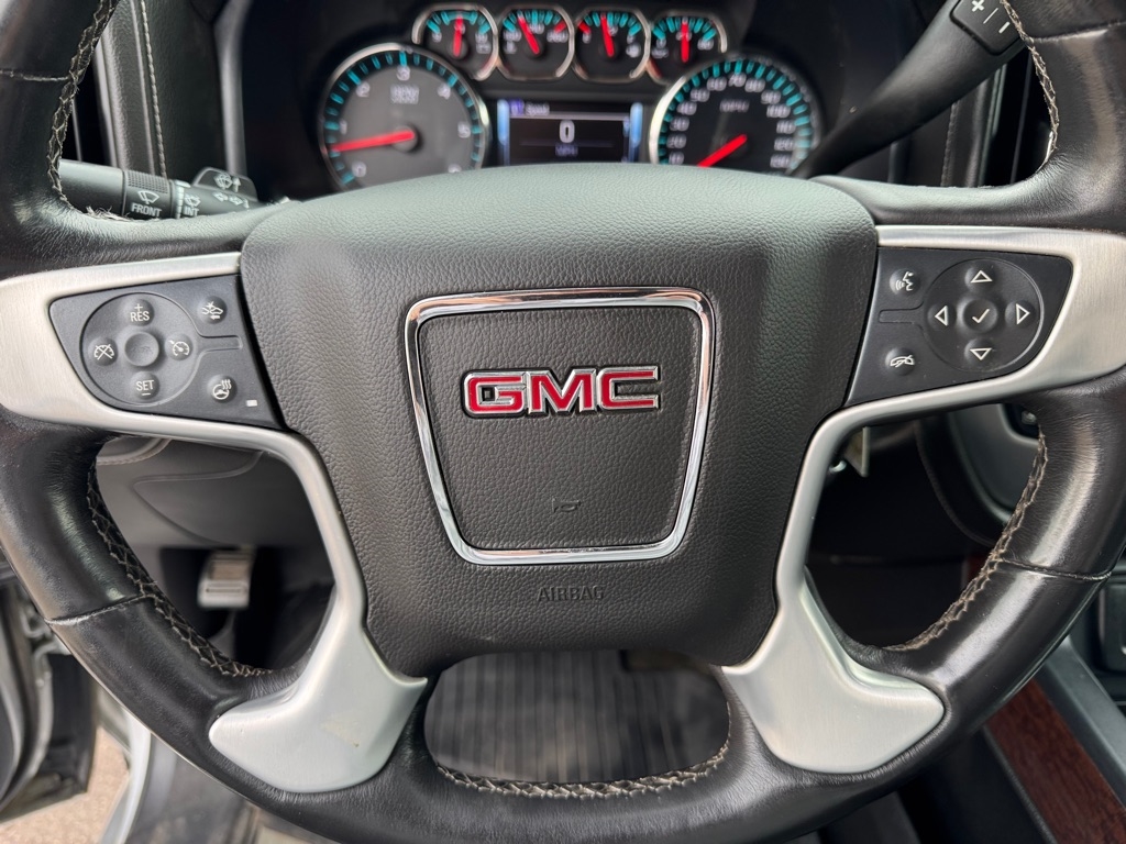 GMC Sierra 1500 4WD Crew Cab 143.5" SLT 2017 GMC Sierra 1500 4WD Crew Cab 143.5" SLT 2017