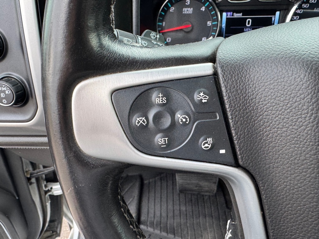 GMC Sierra 1500 4WD Crew Cab 143.5" SLT 2017 GMC Sierra 1500 4WD Crew Cab 143.5" SLT 2017