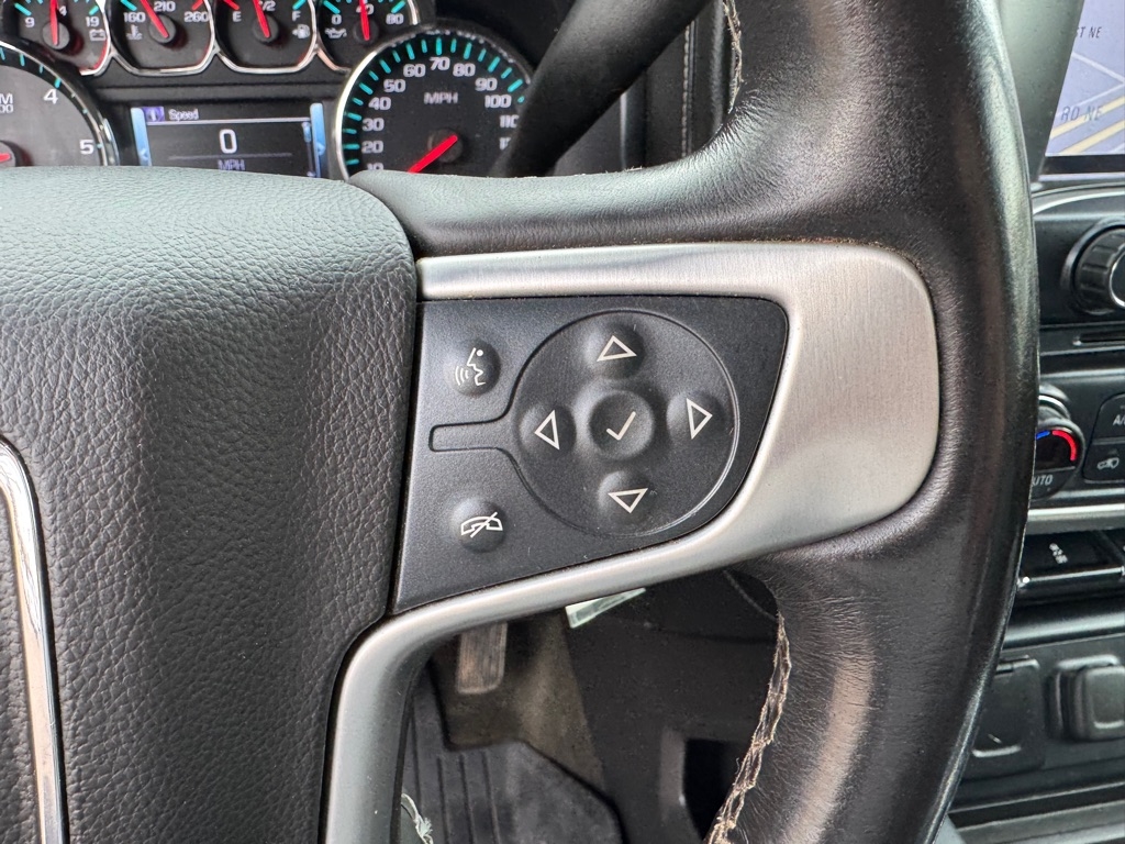 GMC Sierra 1500 4WD Crew Cab 143.5" SLT 2017 GMC Sierra 1500 4WD Crew Cab 143.5" SLT 2017