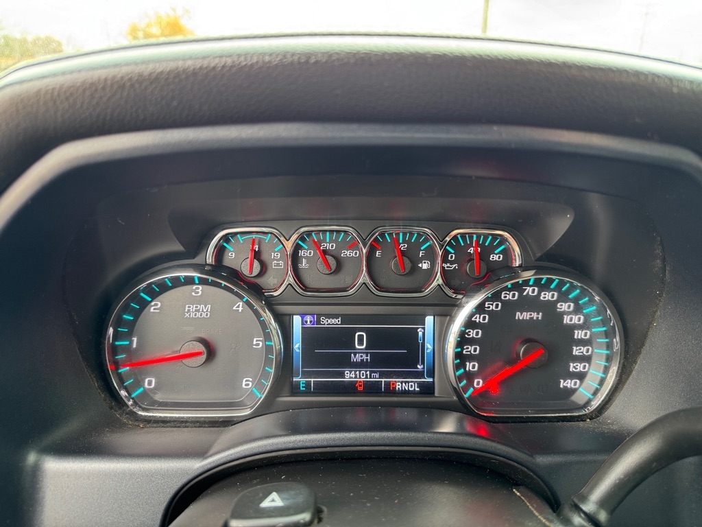 GMC Sierra 1500 4WD Crew Cab 143.5" SLT 2017 GMC Sierra 1500 4WD Crew Cab 143.5" SLT 2017