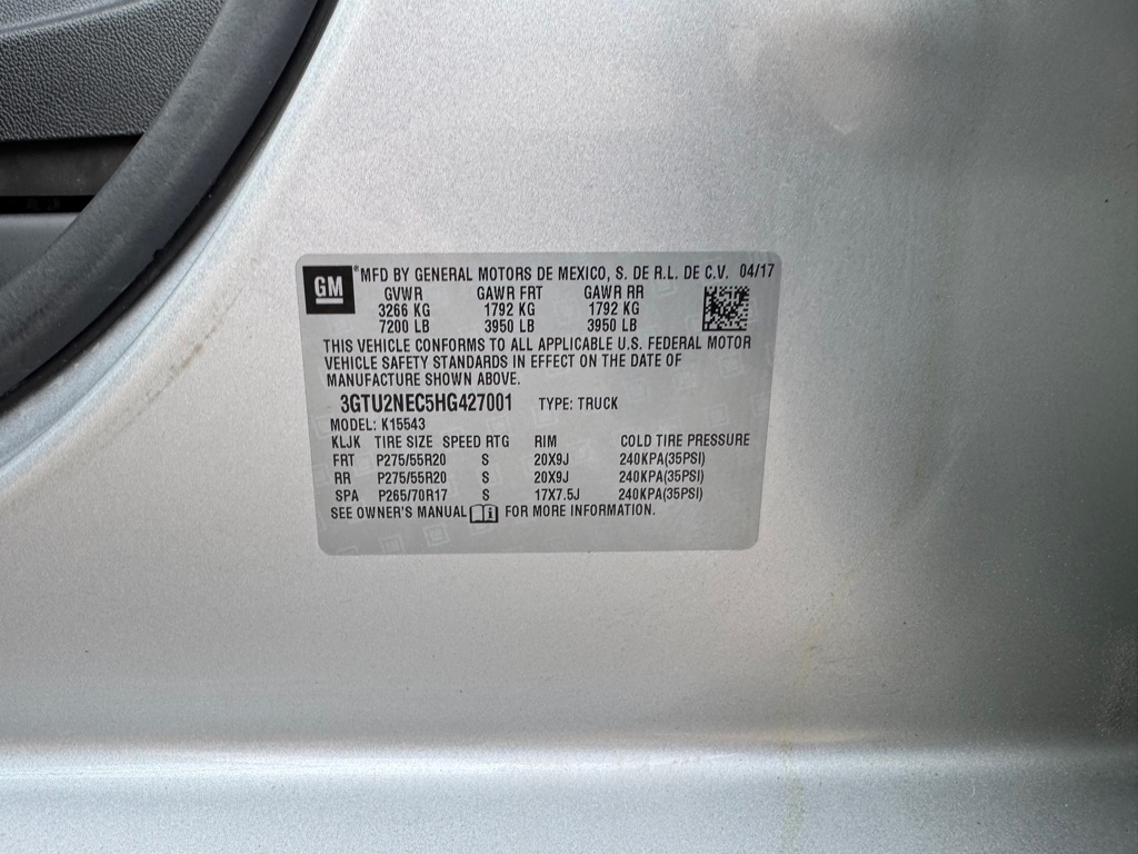 GMC Sierra 1500 4WD Crew Cab 143.5" SLT 2017 GMC Sierra 1500 4WD Crew Cab 143.5" SLT 2017