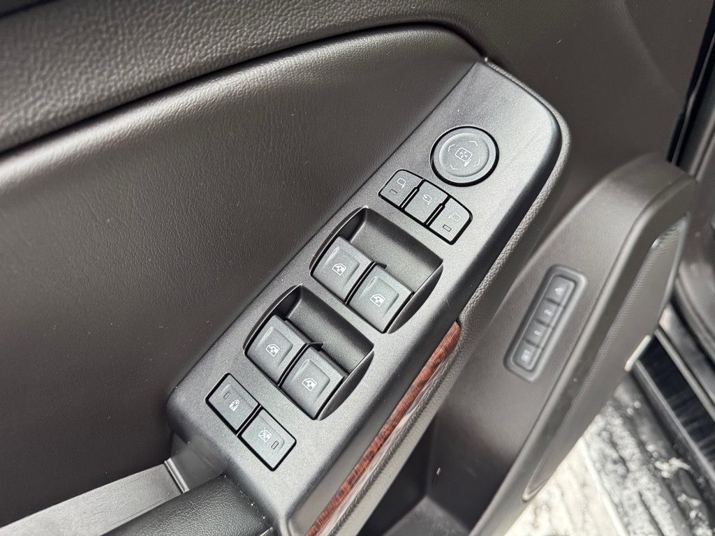 GMC Yukon XL 4WD 4dr SLT 2017