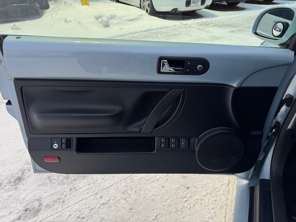 Volkswagen New Beetle Convertible 2dr Auto S 2009