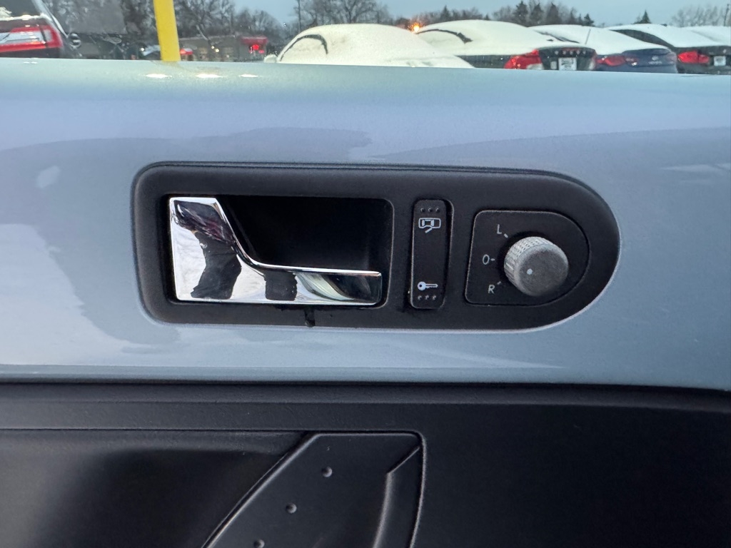 Volkswagen New Beetle Convertible 2dr Auto S 2009