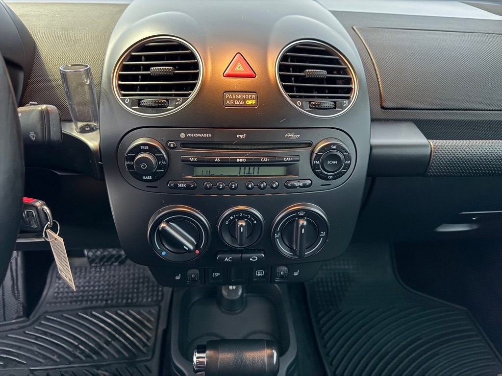 Volkswagen New Beetle Convertible 2dr Auto S 2009