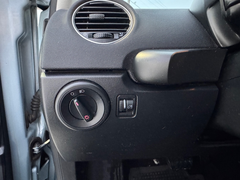 Volkswagen New Beetle Convertible 2dr Auto S 2009