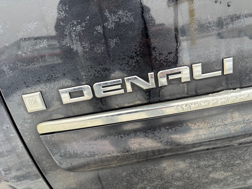 GMC Yukon XL Denali AWD 4dr 1500 2008