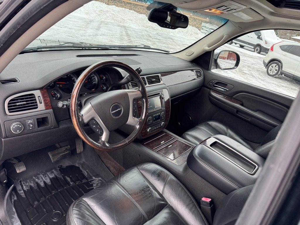 GMC Yukon XL Denali AWD 4dr 1500 2008