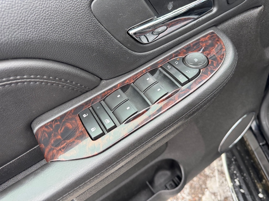 GMC Yukon XL Denali AWD 4dr 1500 2008