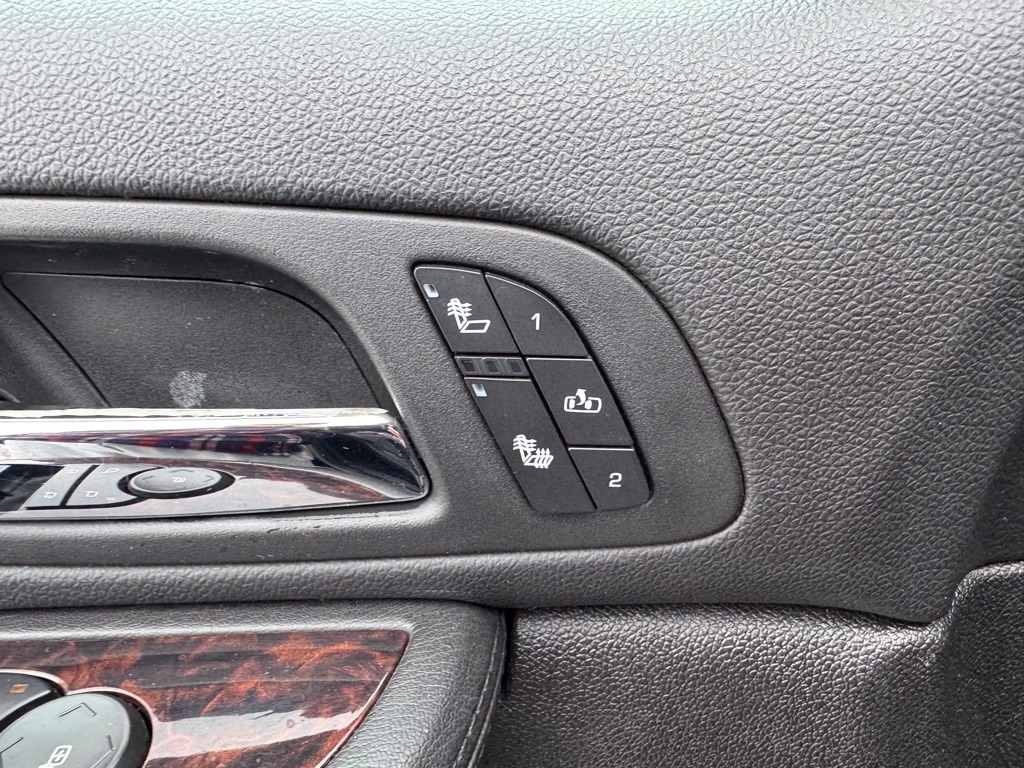 GMC Yukon XL Denali AWD 4dr 1500 2008