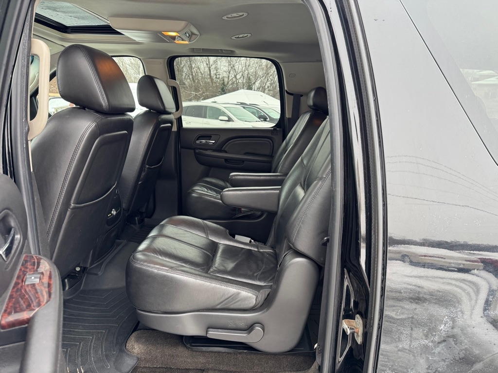 GMC Yukon XL Denali AWD 4dr 1500 2008