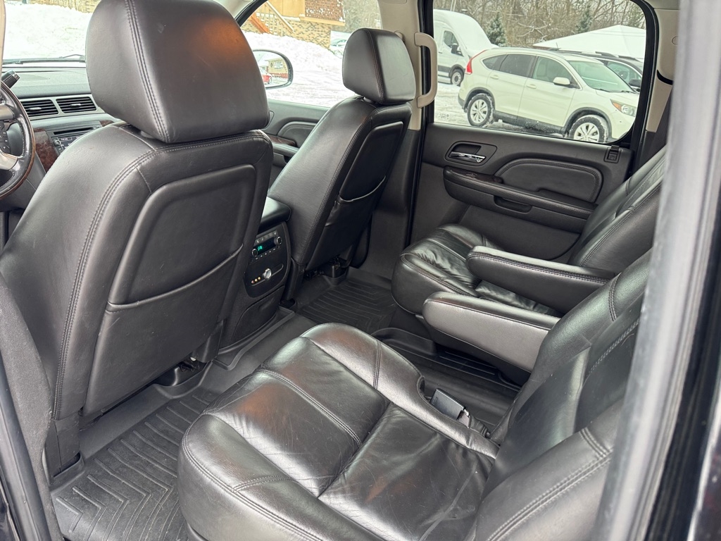 GMC Yukon XL Denali AWD 4dr 1500 2008