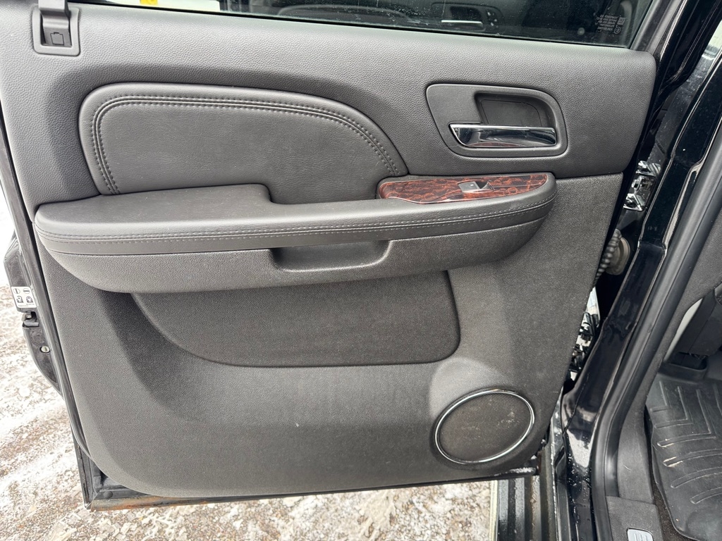 GMC Yukon XL Denali AWD 4dr 1500 2008