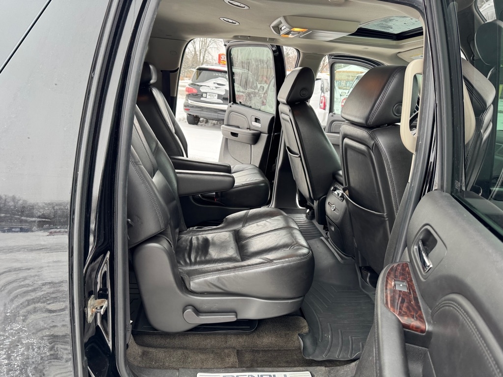 GMC Yukon XL Denali AWD 4dr 1500 2008