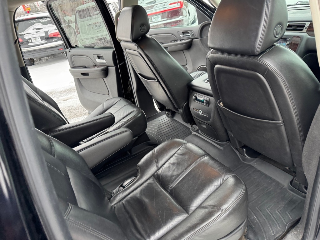 GMC Yukon XL Denali AWD 4dr 1500 2008