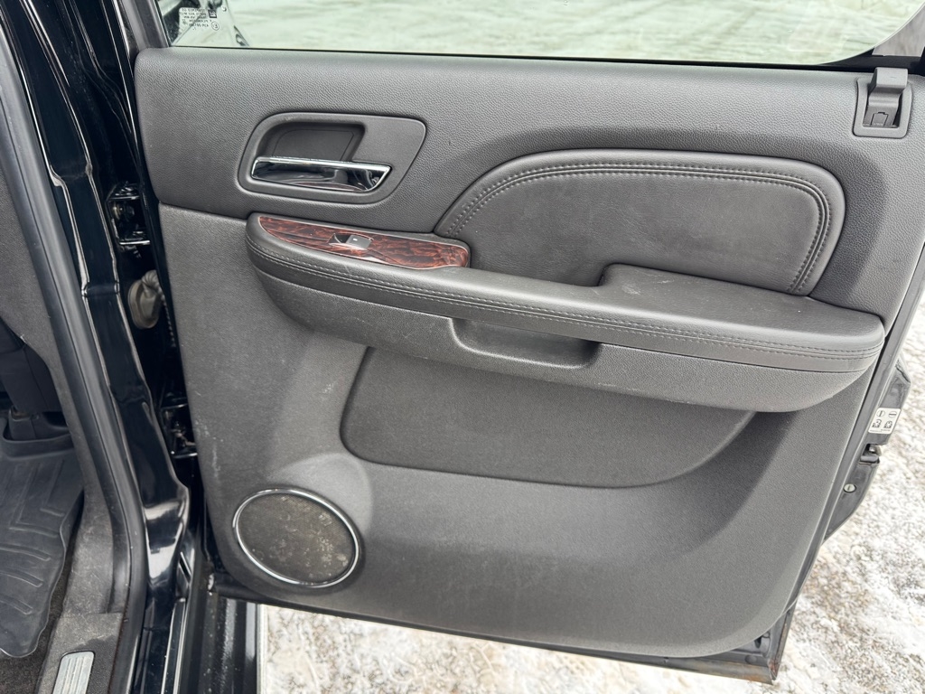 GMC Yukon XL Denali AWD 4dr 1500 2008