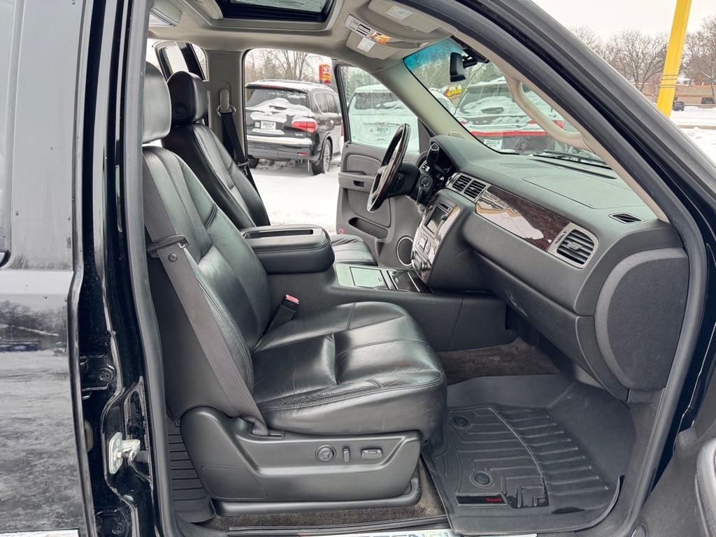 GMC Yukon XL Denali AWD 4dr 1500 2008