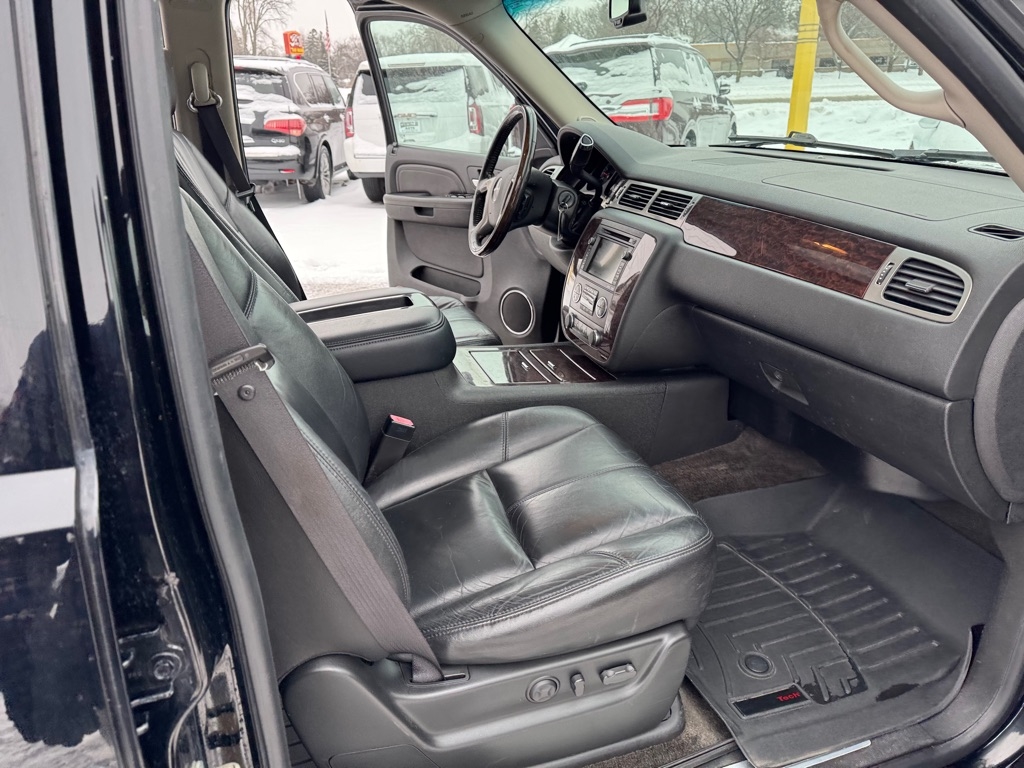 GMC Yukon XL Denali AWD 4dr 1500 2008