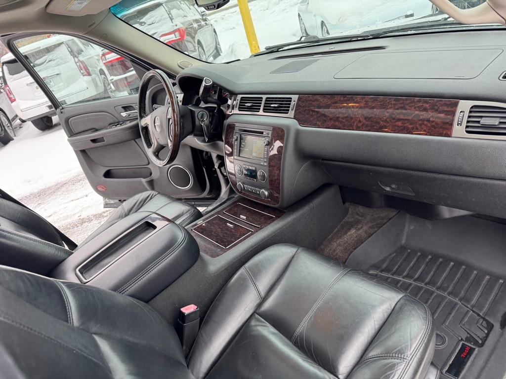 GMC Yukon XL Denali AWD 4dr 1500 2008