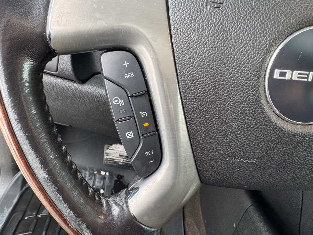 GMC Yukon XL Denali AWD 4dr 1500 2008