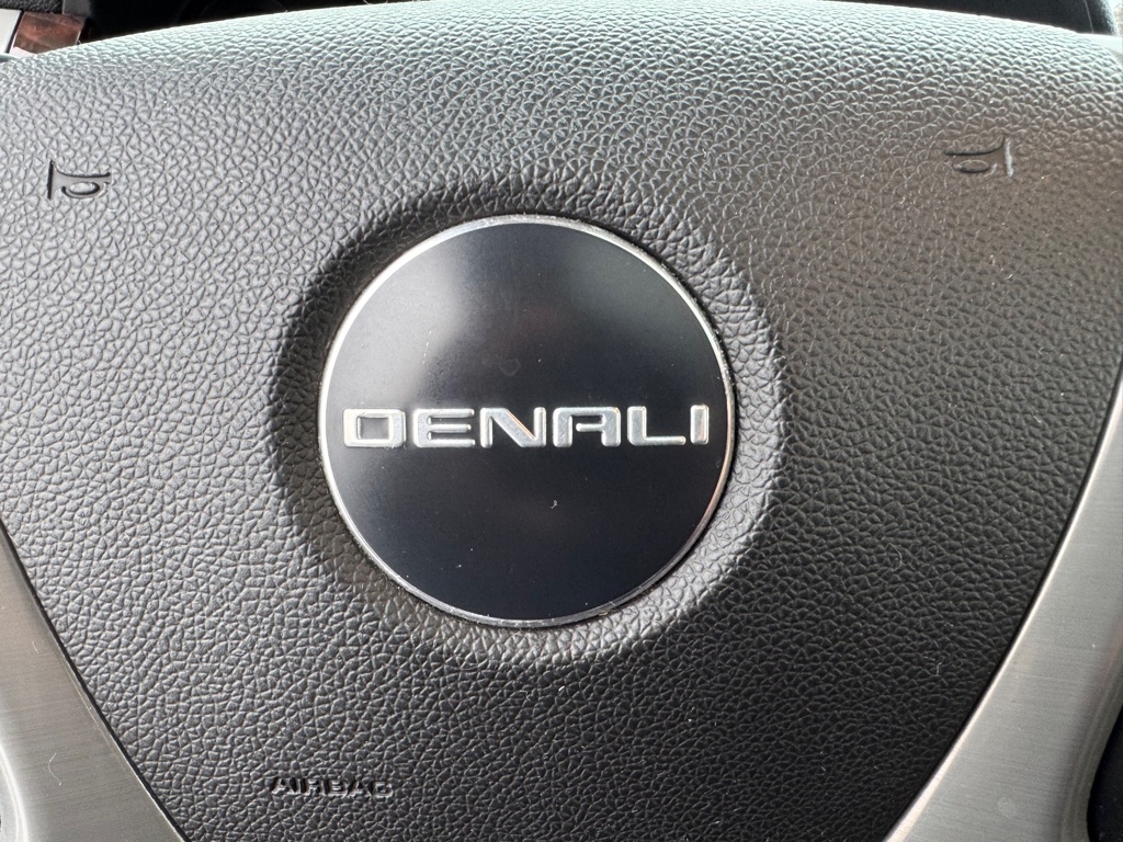 GMC Yukon XL Denali AWD 4dr 1500 2008