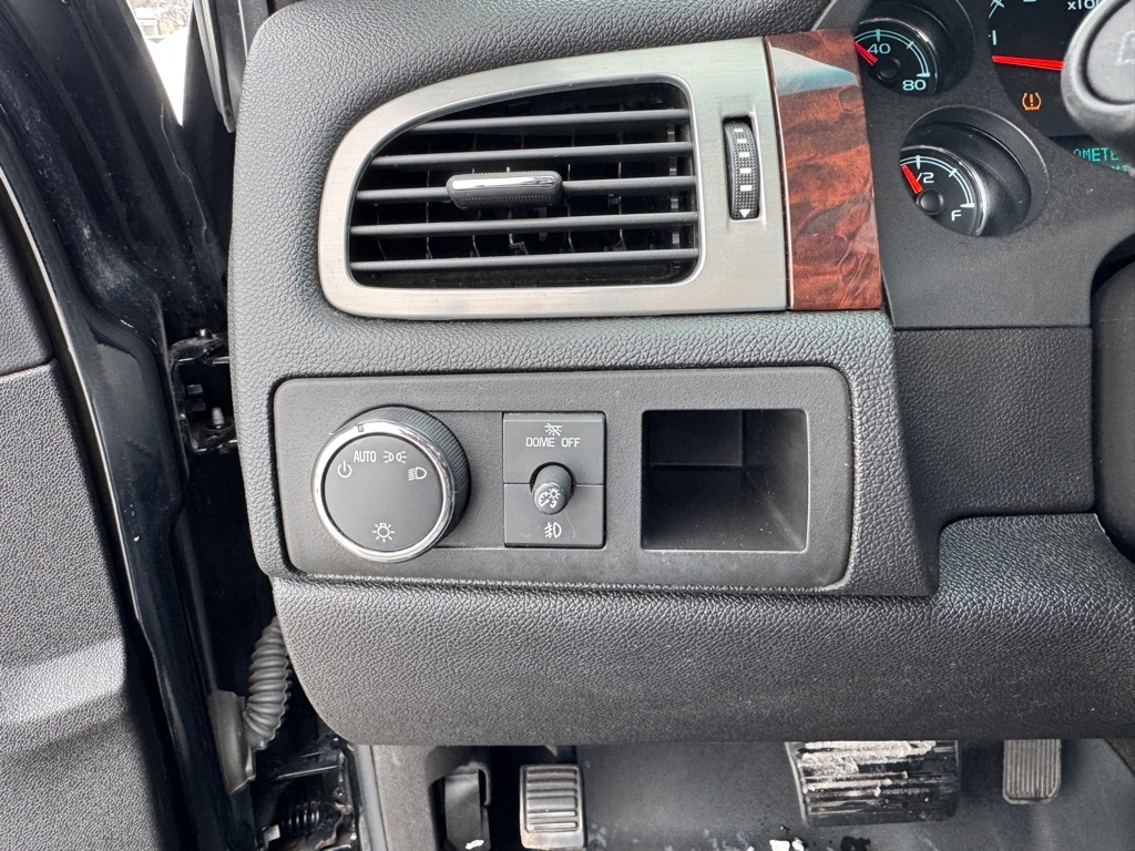 GMC Yukon XL Denali AWD 4dr 1500 2008