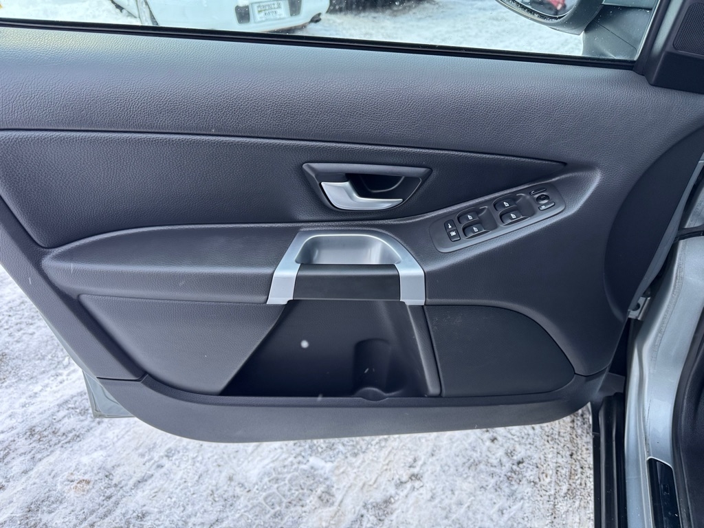 Volvo XC90 AWD 4dr I6 2011