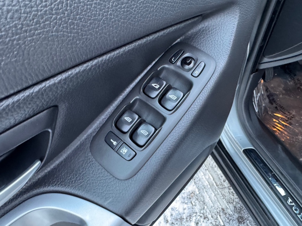 Volvo XC90 AWD 4dr I6 2011