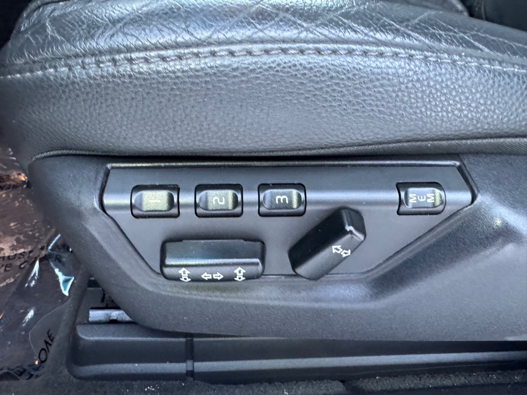 Volvo XC90 AWD 4dr I6 2011