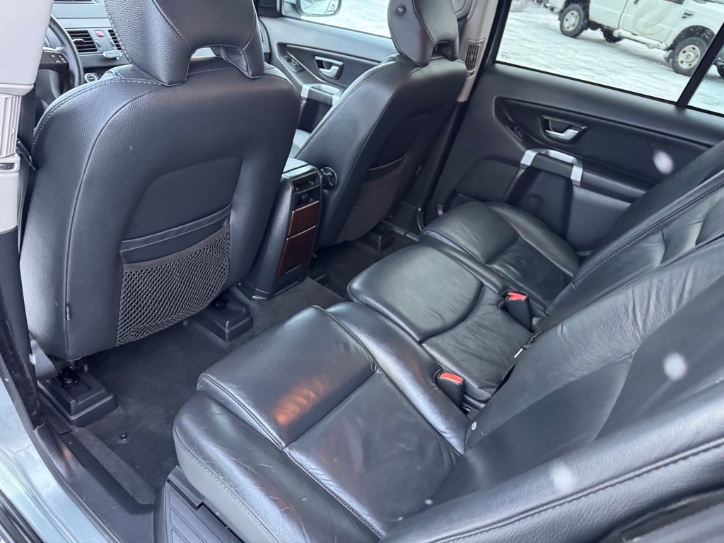 Volvo XC90 AWD 4dr I6 2011